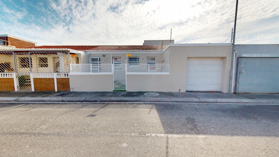 4 Bedroom Property for Sale in Rocklands Western Cape